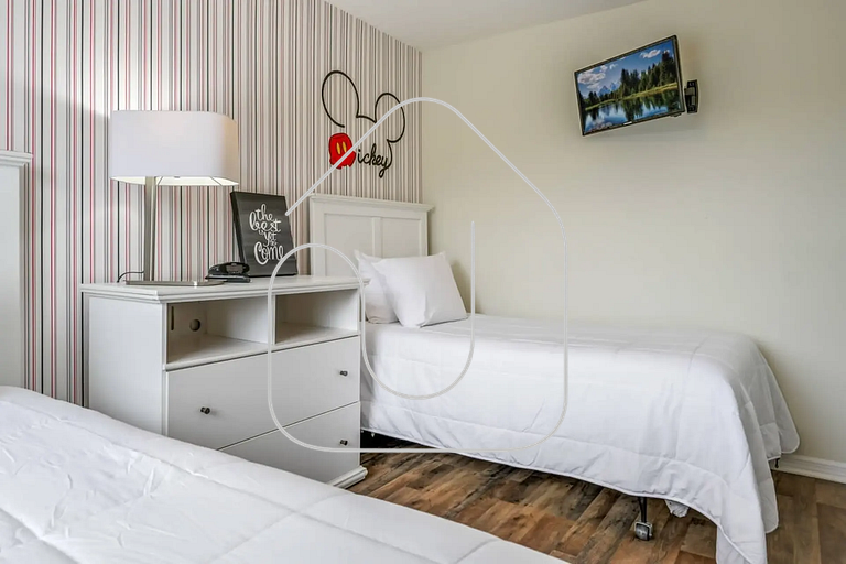 4BR Townhome w/Pool near Disney