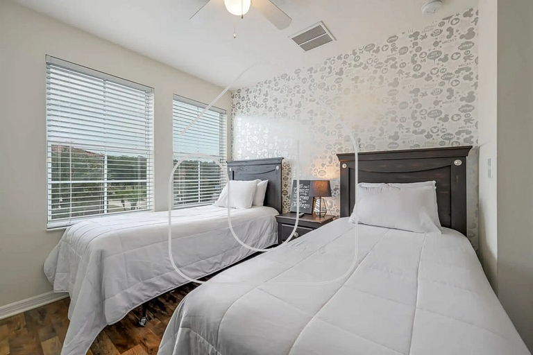 4BR Townhome w/Pool near Disney