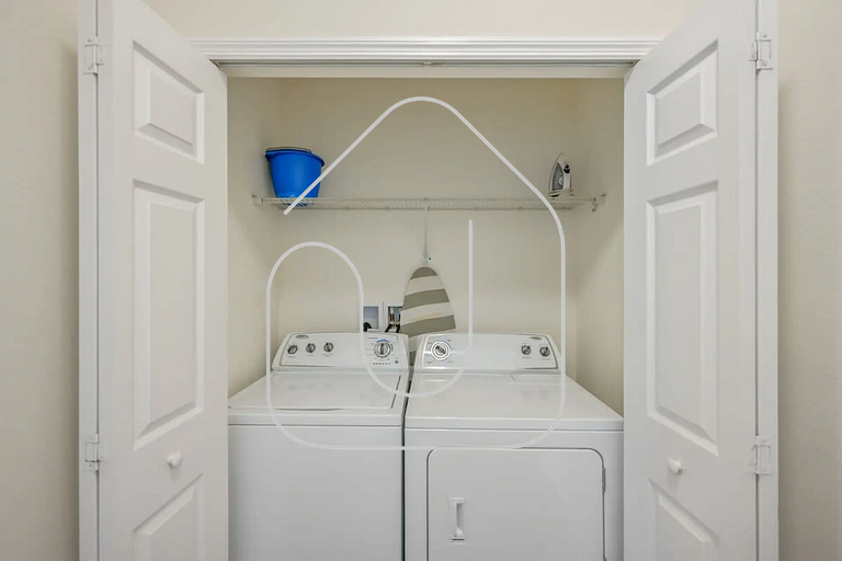 4BR Townhome w/Pool near Disney