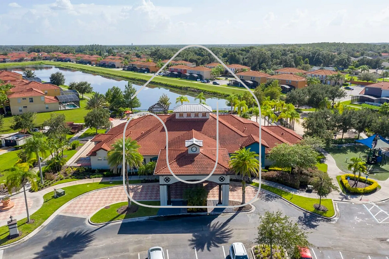 4BR Townhome w/Pool near Disney