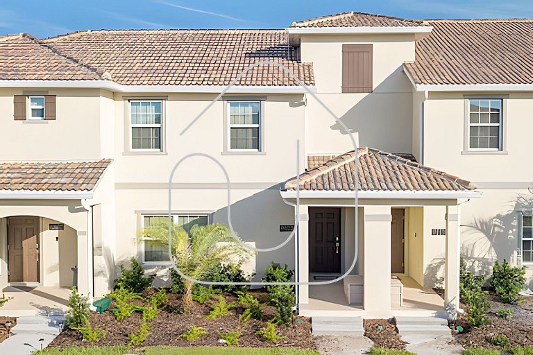 Modern 4BR Home w/ Private Pool - Storey Lake