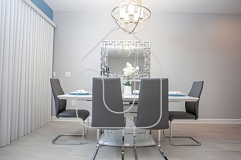 Modern 4BR Home w/ Private Pool - Storey Lake