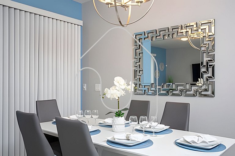 Modern 4BR Home w/ Private Pool - Storey Lake