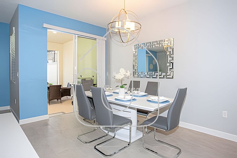 Modern 4BR Home w/ Private Pool - Storey Lake