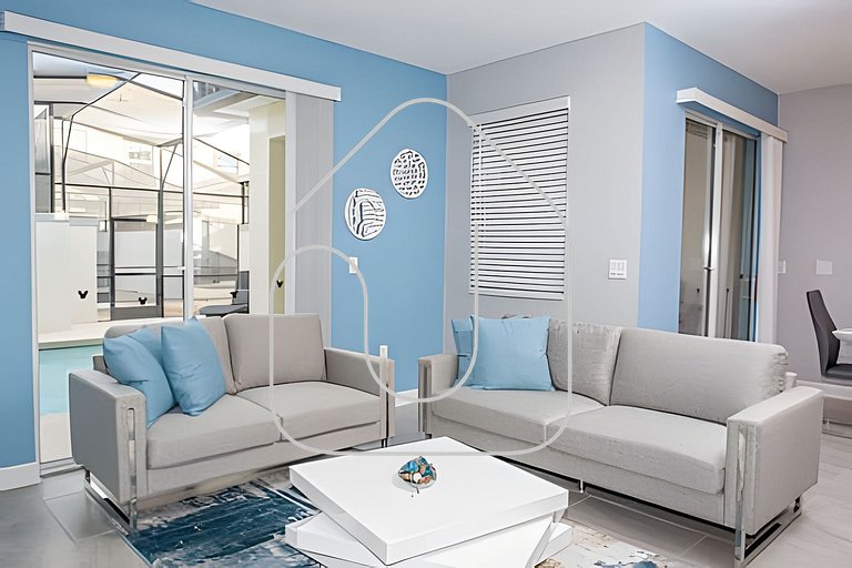 Modern 4BR Home w/ Private Pool - Storey Lake