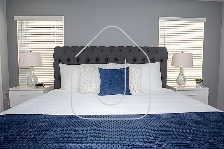 Modern 4BR Home w/ Private Pool - Storey Lake