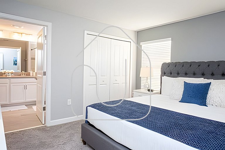 Modern 4BR Home w/ Private Pool - Storey Lake