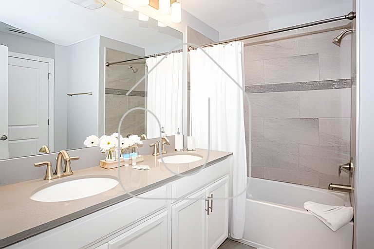 Modern 4BR Home w/ Private Pool - Storey Lake