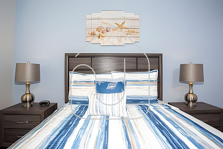 Modern 4BR Home w/ Private Pool - Storey Lake