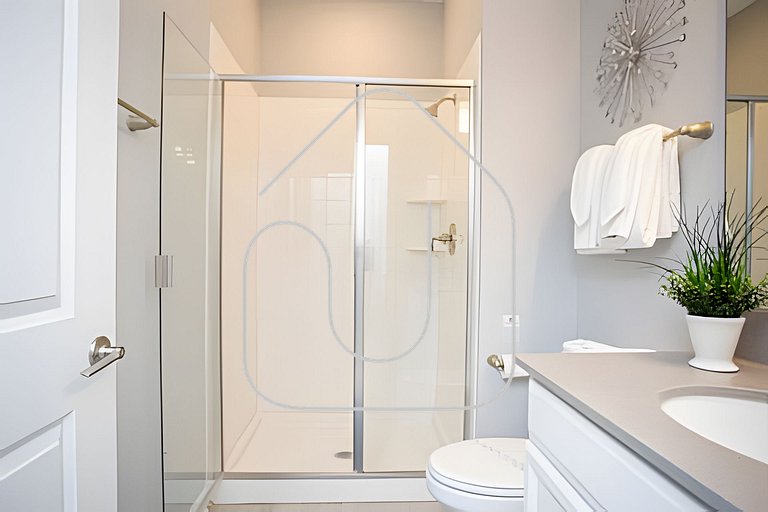 Modern 4BR Home w/ Private Pool - Storey Lake