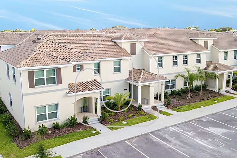 Modern 4BR Home w/ Private Pool - Storey Lake