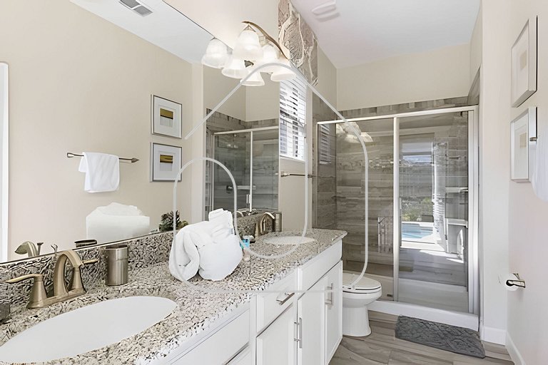 Solterra Villa De Tommaso 5BR w Pool & Games