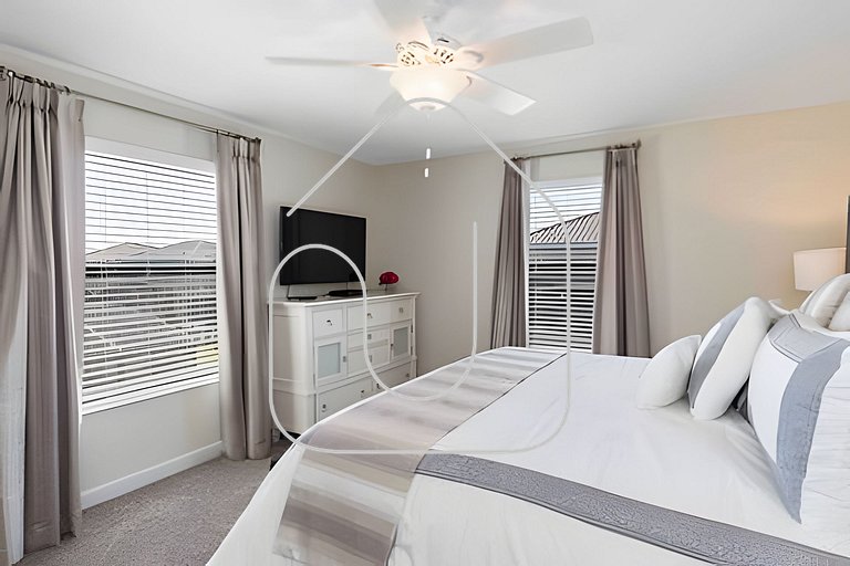 Solterra Villa De Tommaso 5BR w Pool & Games