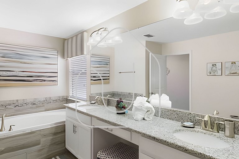 Solterra Villa De Tommaso 5BR w Pool & Games