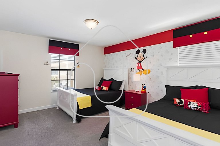 Solterra Villa De Tommaso 5BR w Pool & Games