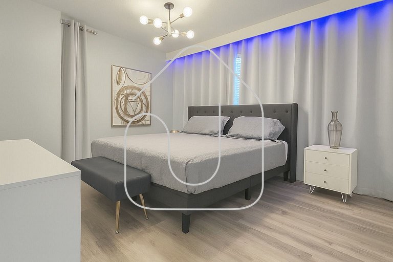 5BR Storey Lake Home, Sleeps 13