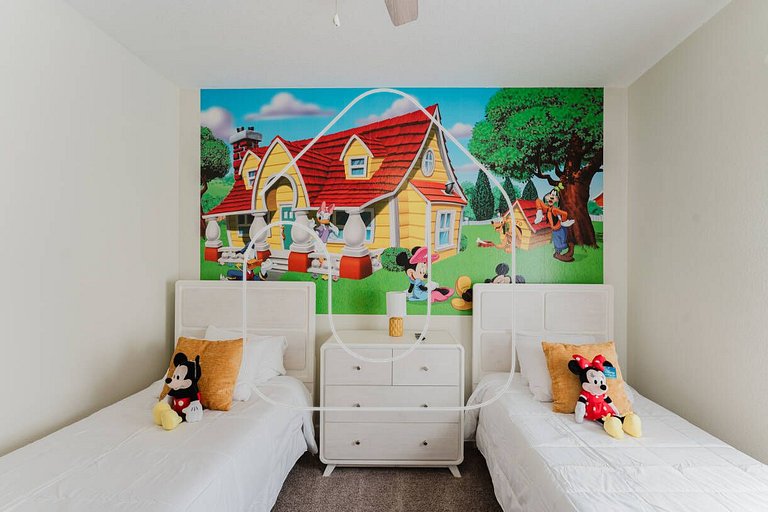 5-Bedroom House with Private Pool