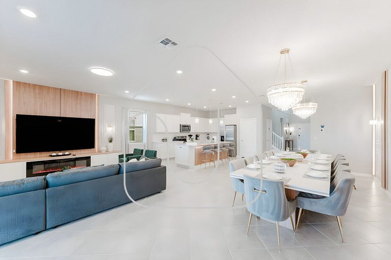 Luxury 8BR Villa with Private Pool near Disney