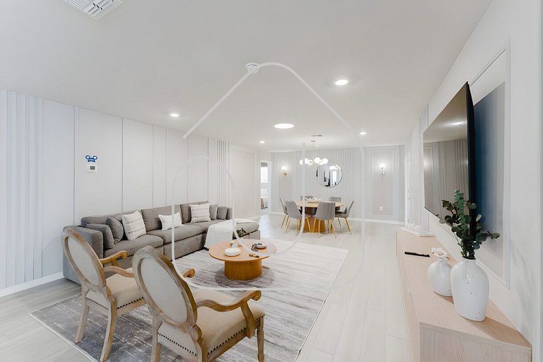 Luxury 8BR Villa with Private Pool near Disney