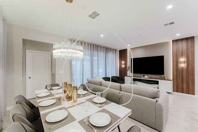 Luxury 6BR Villa near Disney with Pool