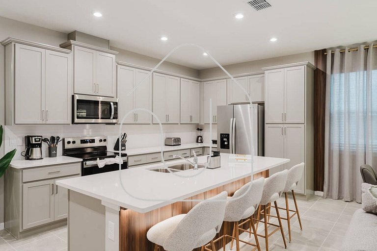 Luxury 6BR Villa near Disney with Pool