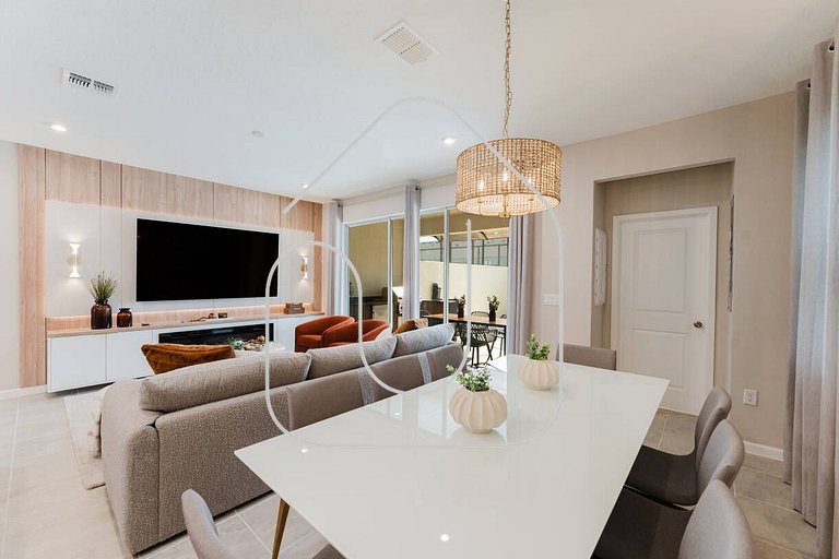 Luxury 6BR Home with Pool | Solara Resort