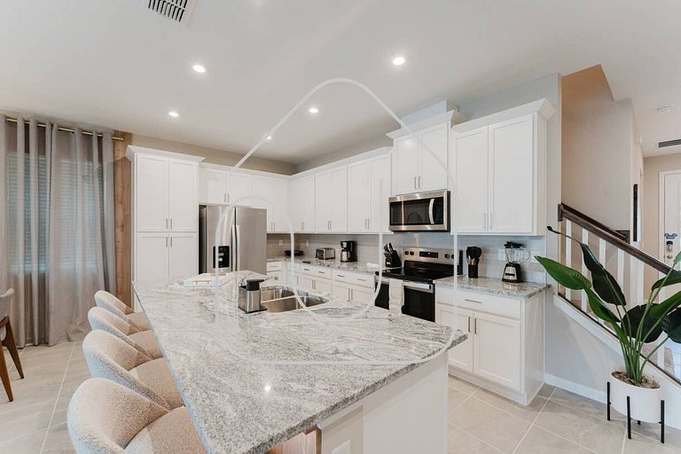 Luxury 6BR Home with Pool | Solara Resort