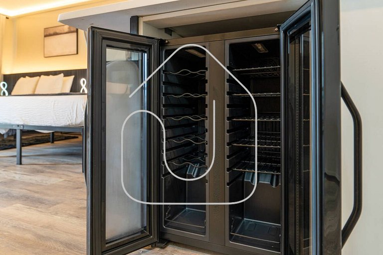 Enclave Studio – Pools, Gym & Great Location