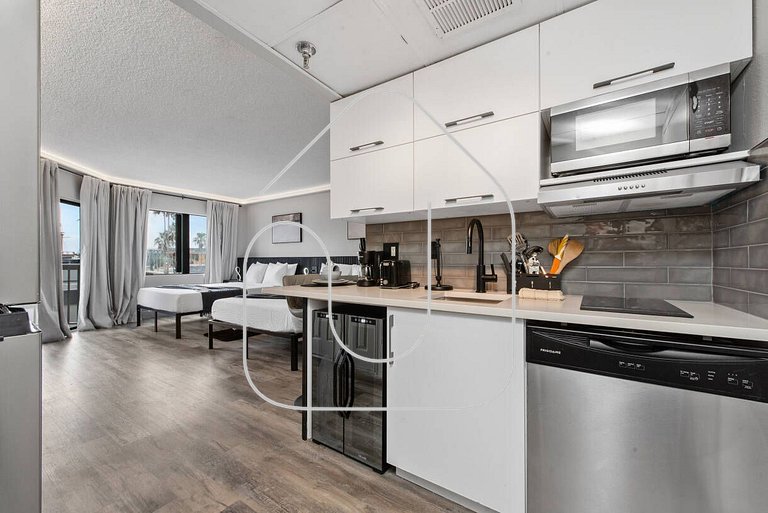 Enclave Studio – Pools, Gym & Great Location