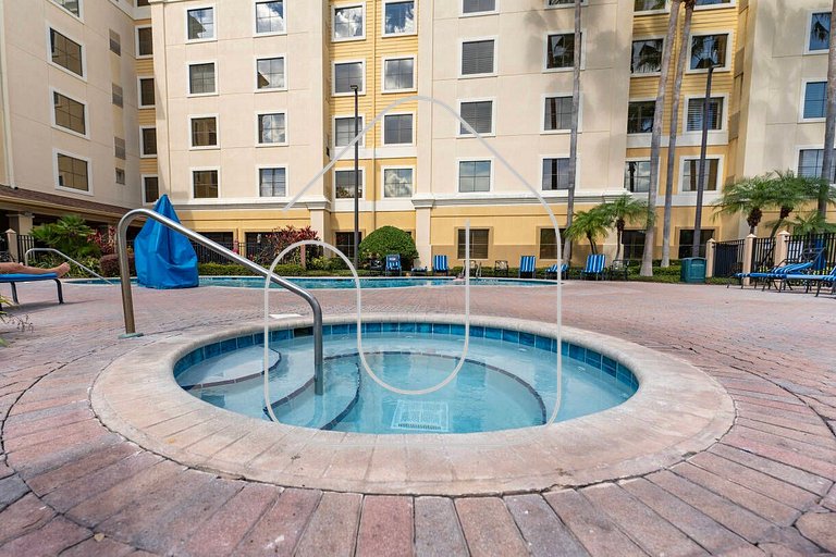 StaySky Orlando, Family Suite w/ Kitchen