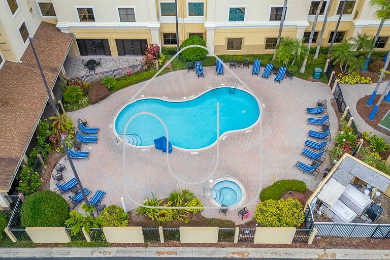 StaySky Orlando, Family Suite w/ Kitchen