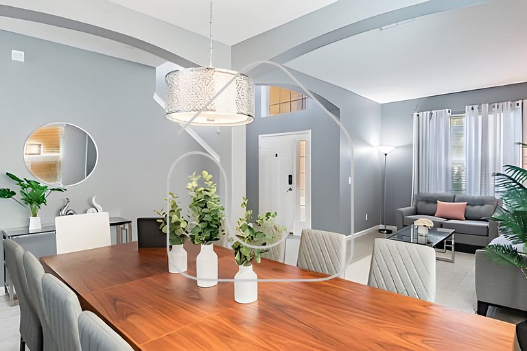 Solterra 6BR, 4 enSuites, Pool & Game Room