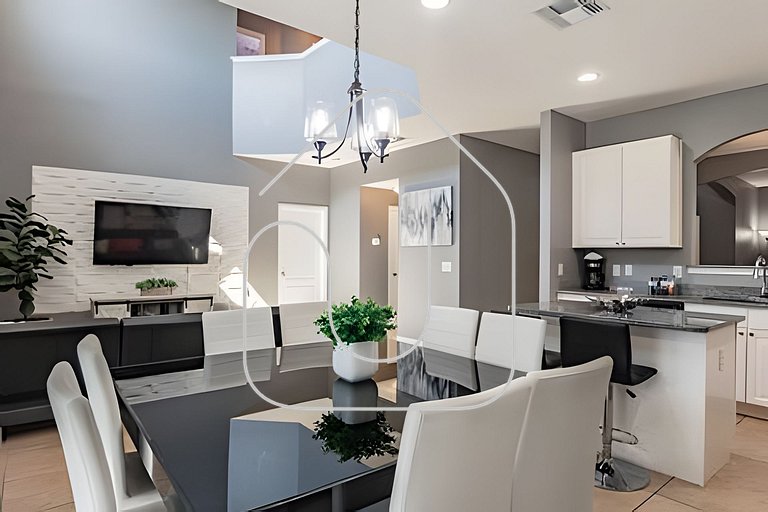 Solterra 6BR, 4 enSuites, Pool & Game Room