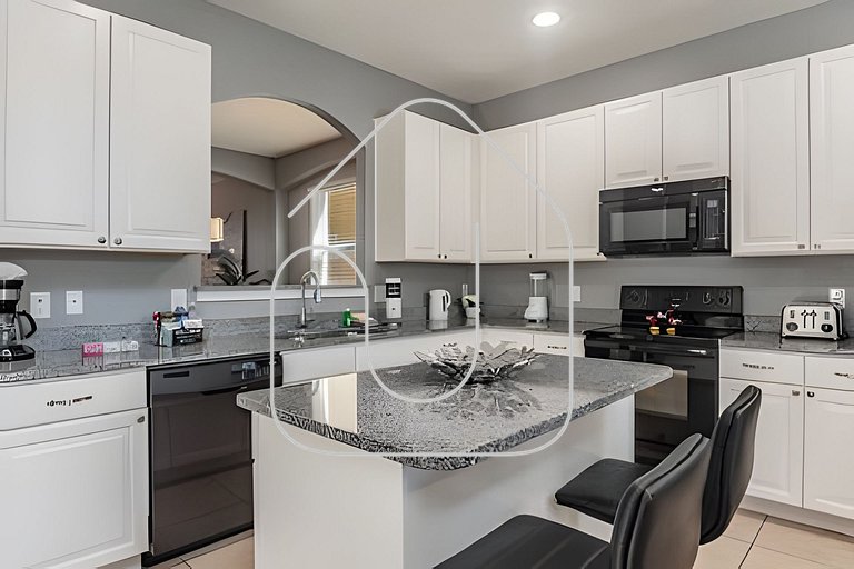 Solterra 6BR, 4 enSuites, Pool & Game Room