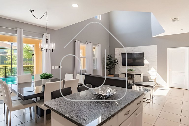 Solterra 6BR, 4 enSuites, Pool & Game Room