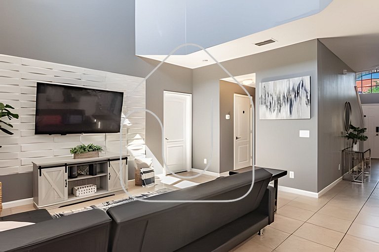 Solterra 6BR, 4 enSuites, Pool & Game Room