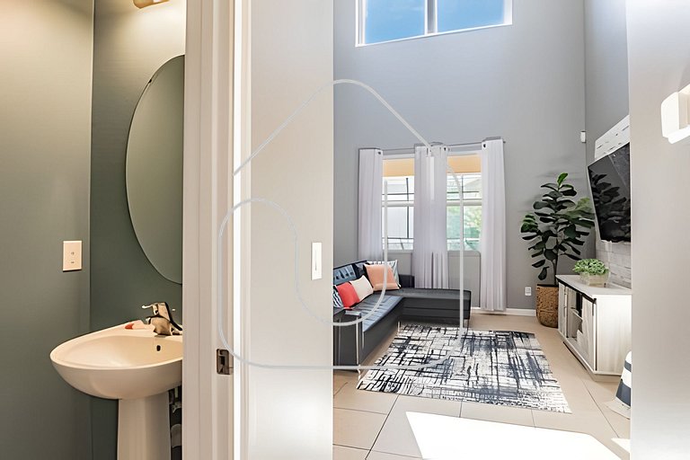 Solterra 6BR, 4 enSuites, Pool & Game Room