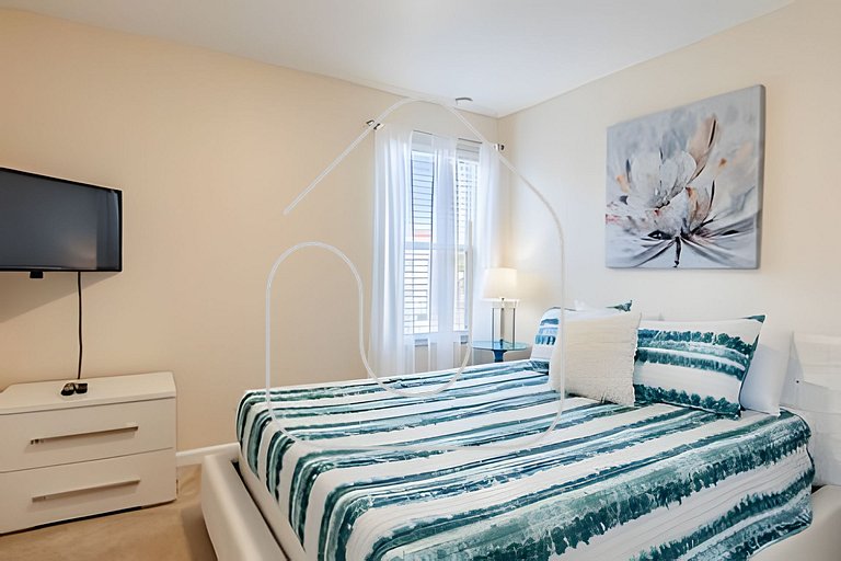 Solterra 6BR, 4 enSuites, Pool & Game Room