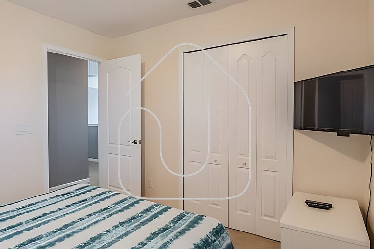 Solterra 6BR, 4 enSuites, Pool & Game Room