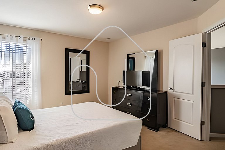 Solterra 6BR, 4 enSuites, Pool & Game Room