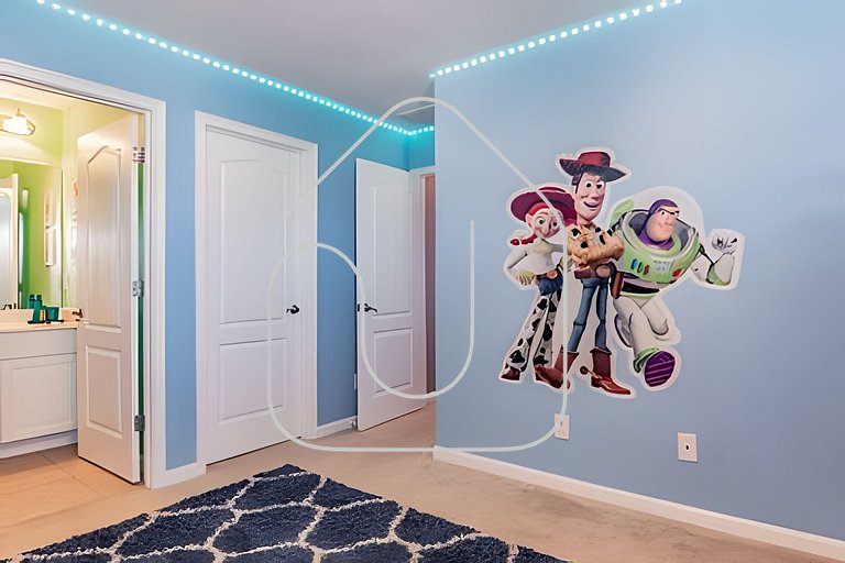 Solterra 6BR, 4 enSuites, Pool & Game Room