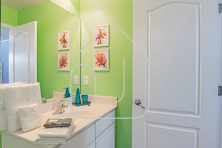 Solterra 6BR, 4 enSuites, Pool & Game Room