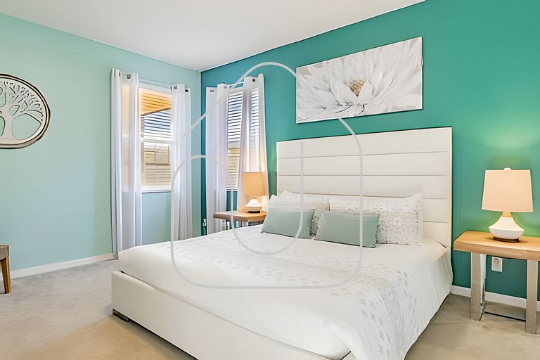 Solterra 6BR, 4 enSuites, Pool & Game Room