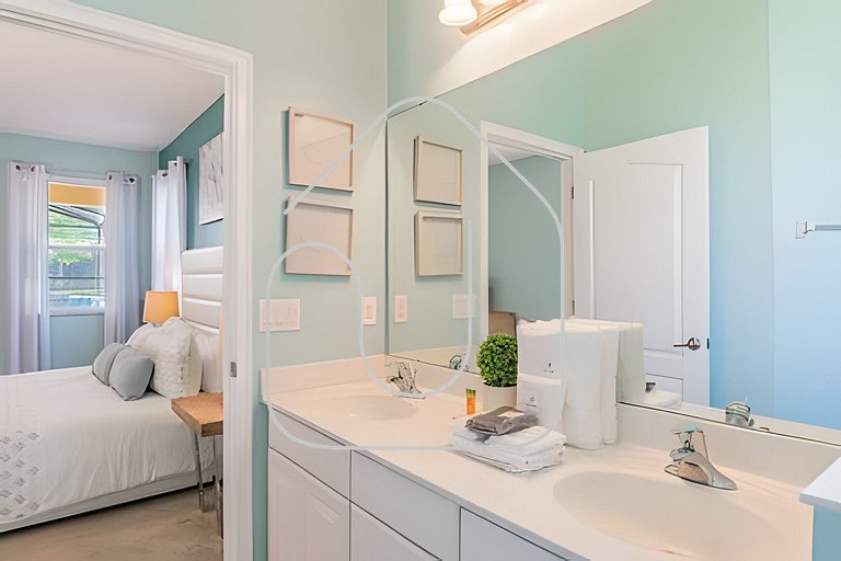 Solterra 6BR, 4 enSuites, Pool & Game Room