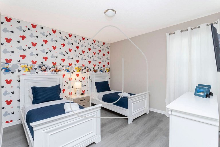 Family Home w/ Pool 9BR Near Disney