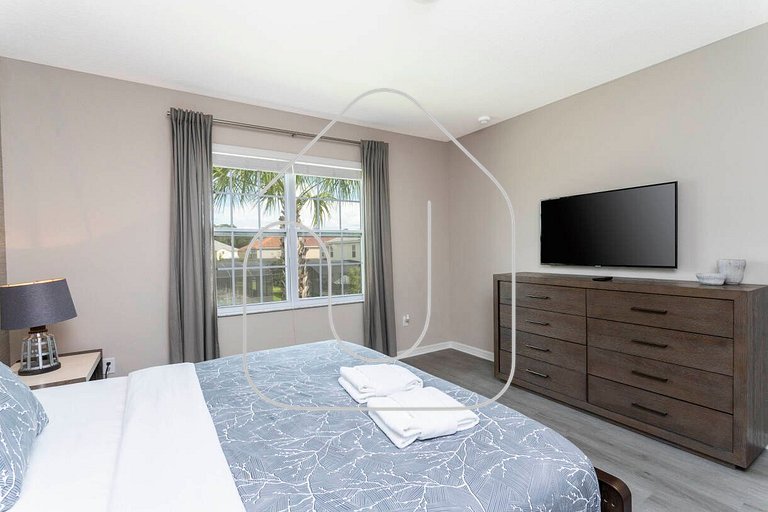 Family Home w/ Pool 9BR Near Disney