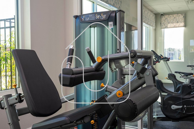 Modern 4BR Home w/ Private Pool - Storey Lake