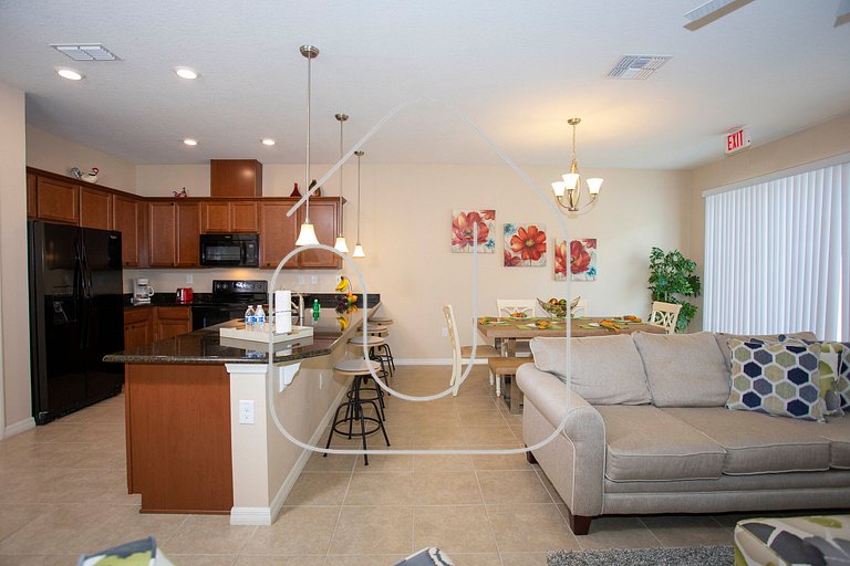 Compass Bay – Family Comfort & Resort Amenities