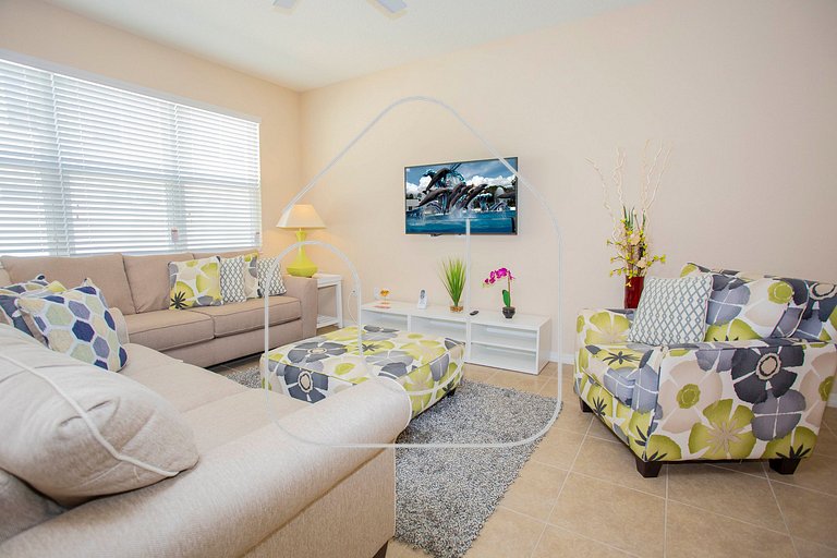 Compass Bay – Family Comfort & Resort Amenities