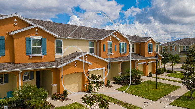 Compass Bay – Family Comfort & Resort Amenities